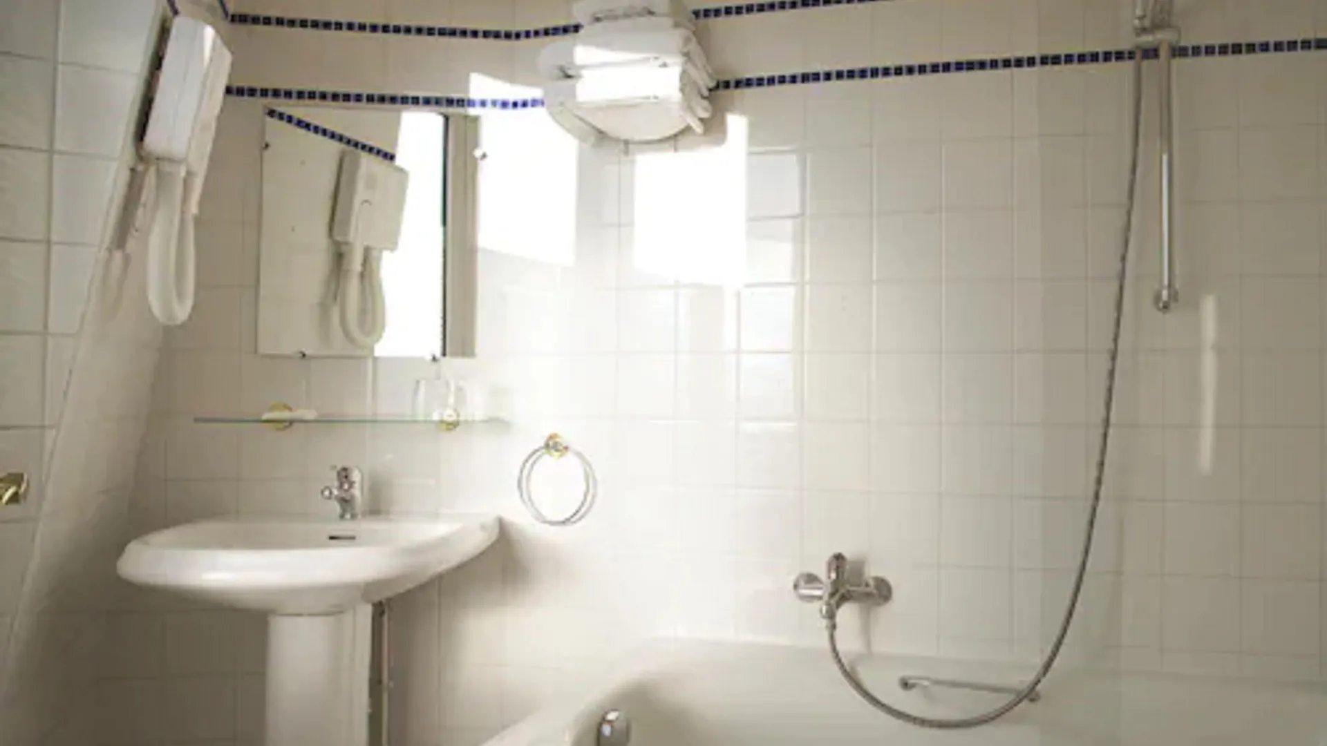 פריז Hotel Transcontinental 2*,  צרפת